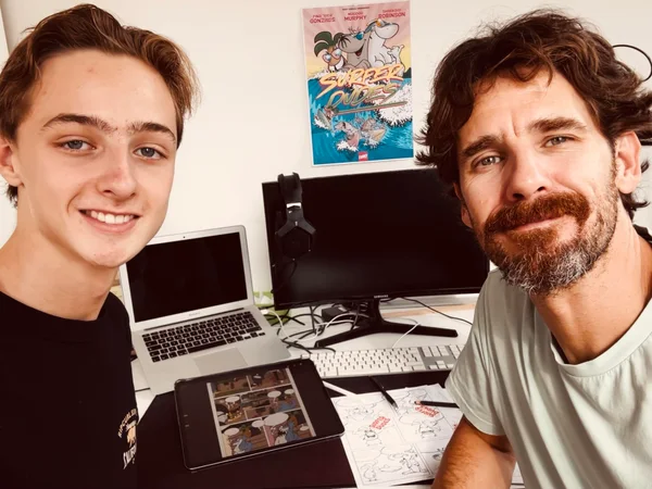 Frederik und Nick Bohlen an ihrem Arbeitsplatz